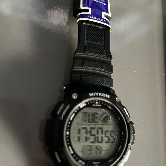 Miykon Men's Water Resistant WAtch - New with Tags - Picture 6 of 13
